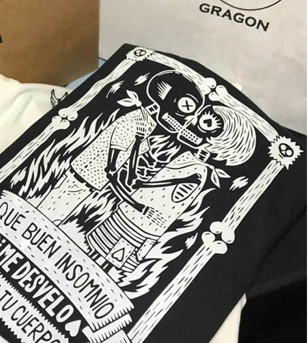 06 Playera de calacas enamoradas